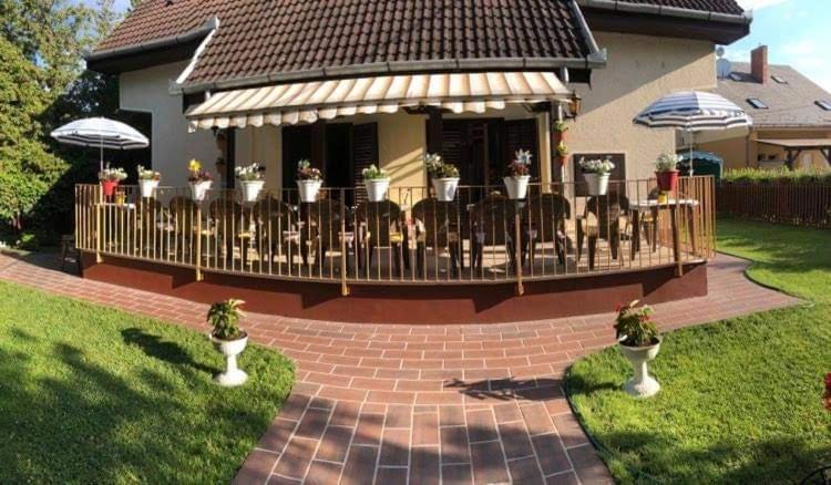 Hotel Adam Vendeghaz Siófok Zewnętrze zdjęcie